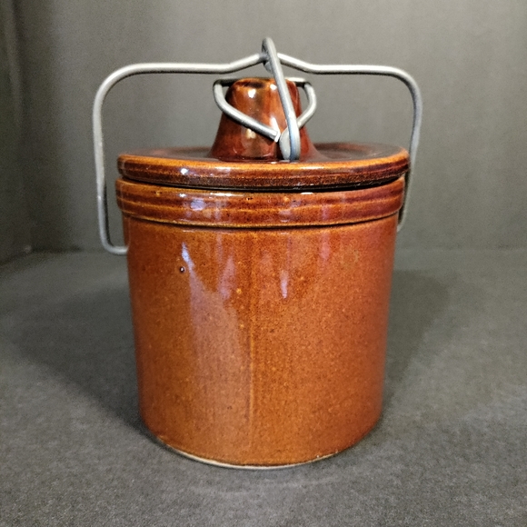 BROWN POTTERY Other - Antique Brown 16oz Crock⭐